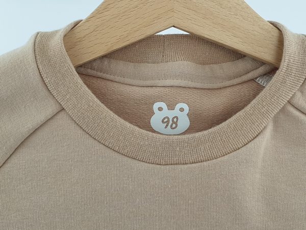 Größen Label und Nackeneinfassung